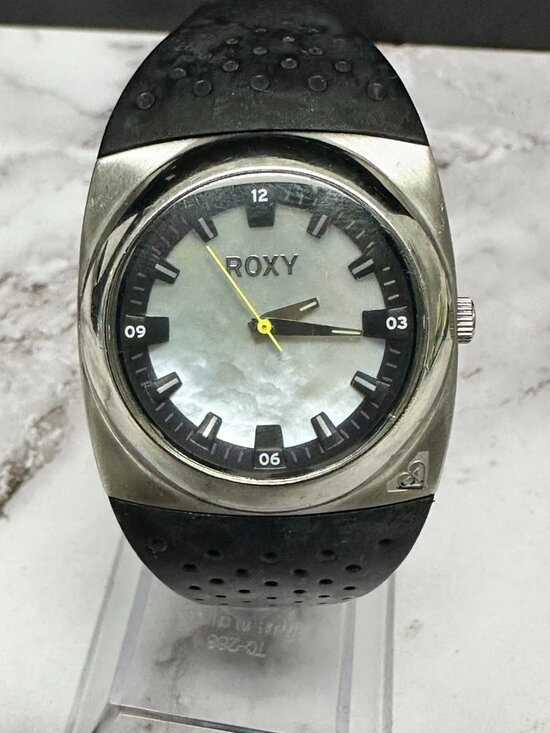 Roxy Winki Womens Watch Silver Tone Mother of Pearl Dial Silicone Band Works main image 13